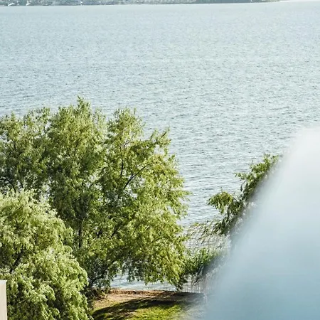 Lake Breeze Appartement *